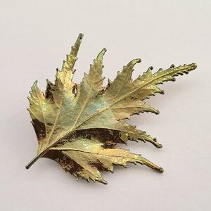Leaf pin